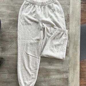 Like new! Hollister Gray Women Jogger sweatpants - Size Small